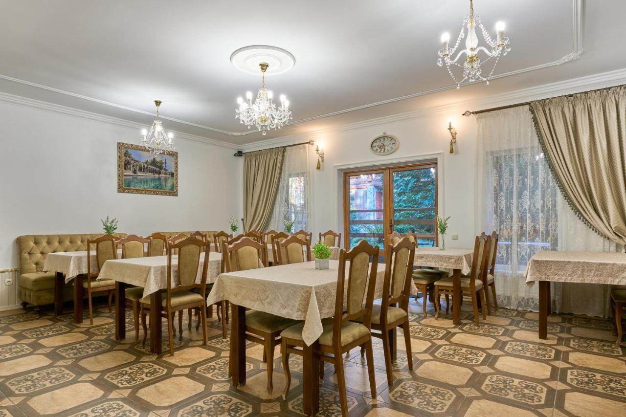 Tsaryna Sadyba Yablunytsya Luaran gambar