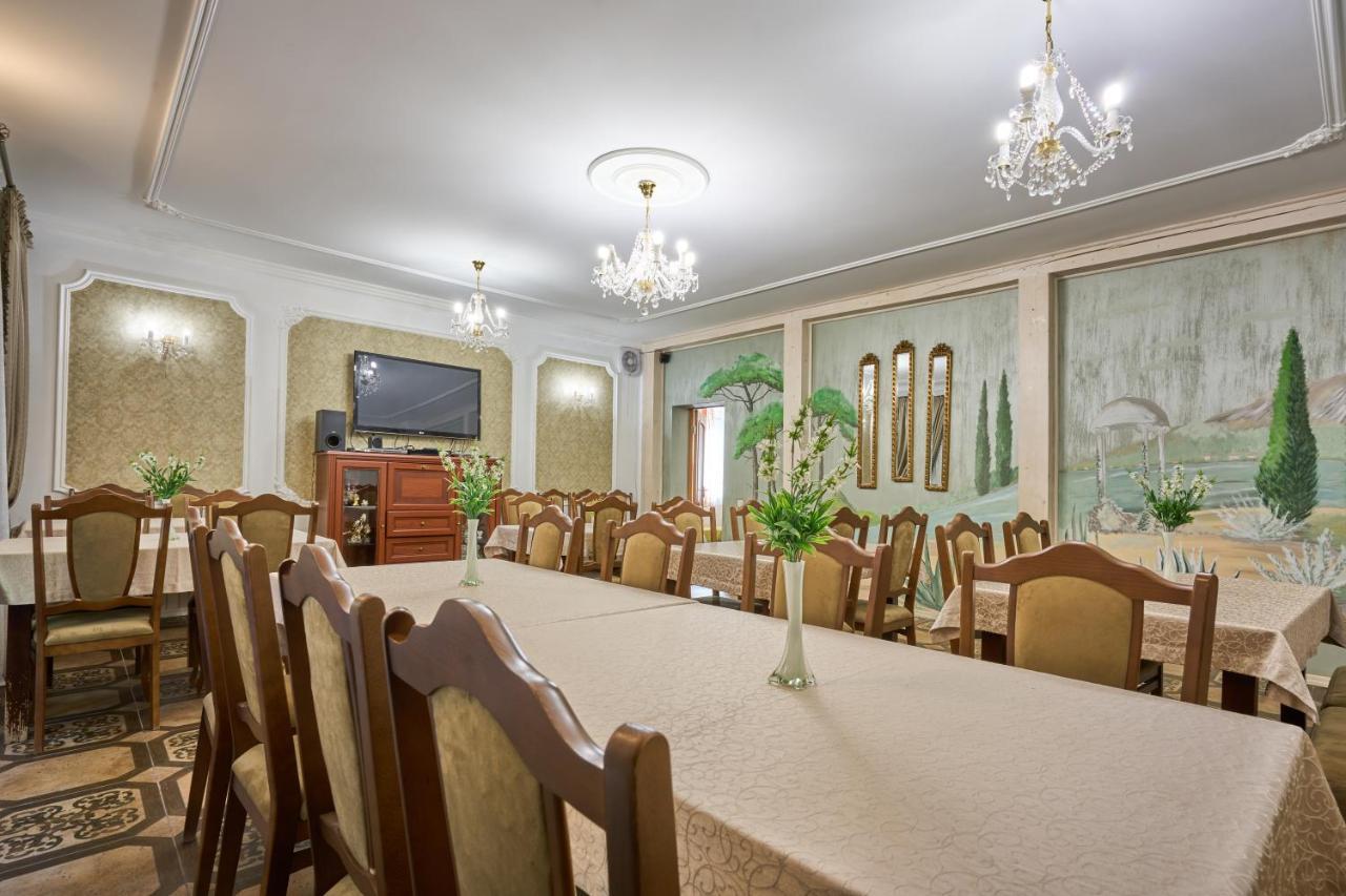 Tsaryna Sadyba Yablunytsya Luaran gambar